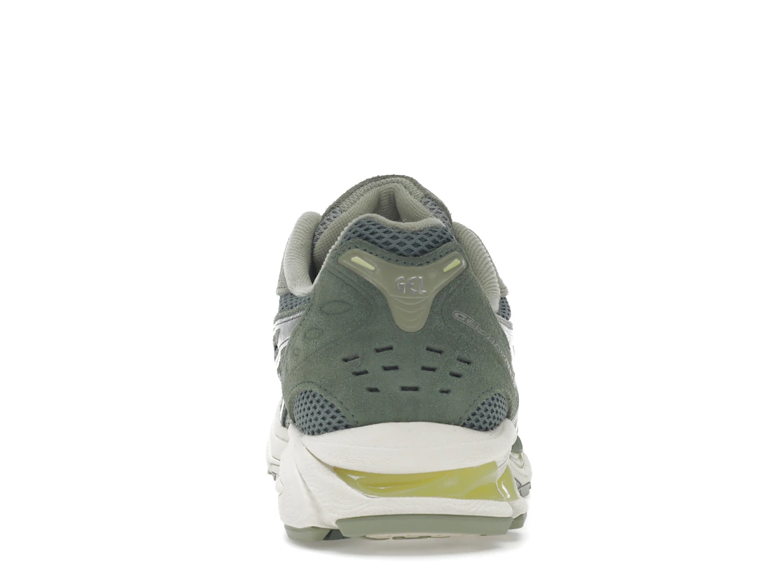 Vue 28 de ASICS Gel-Kayano 14 Olive Grey Pure Silver