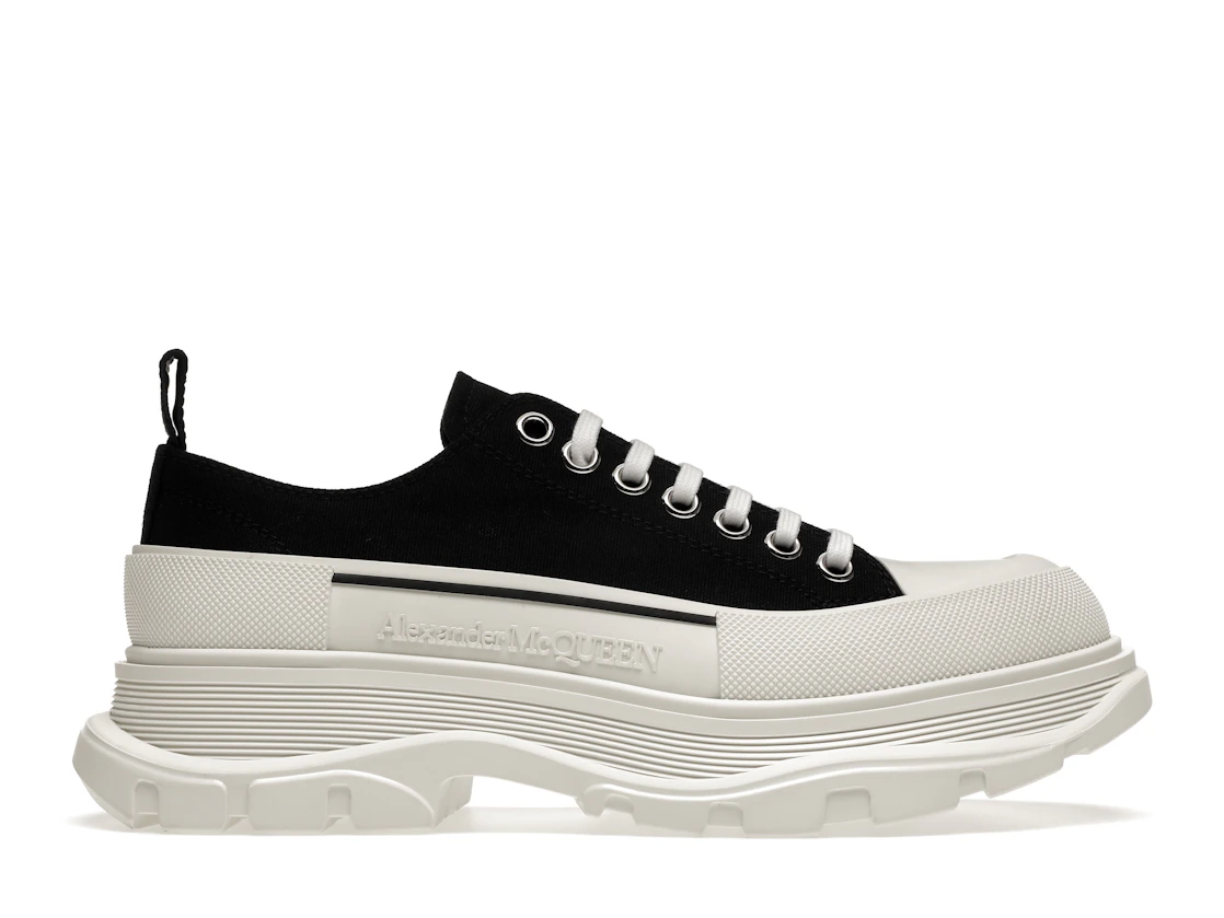 Vue 1 de Alexander McQueen Tread Slick Low Lace Up Black White FW21