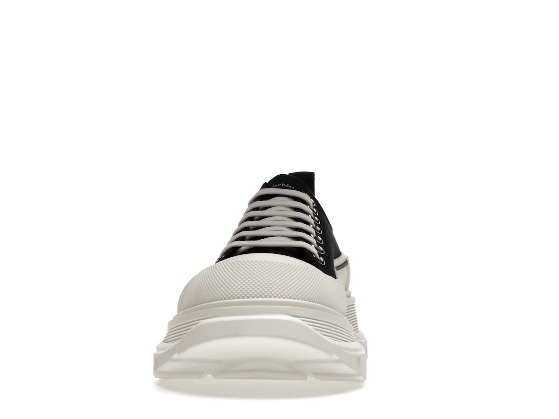 Vue 11 de Alexander McQueen Tread Slick Low Lace Up Black White FW21