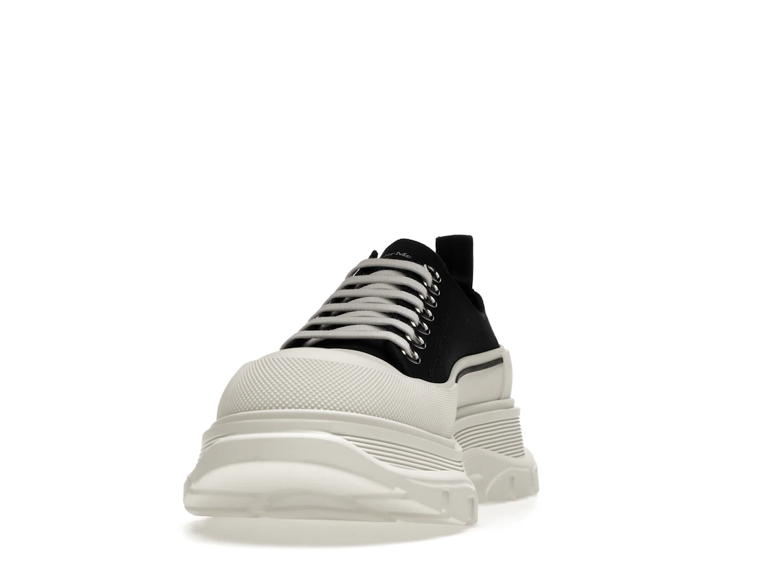 Vue 12 de Alexander McQueen Tread Slick Low Lace Up Black White FW21