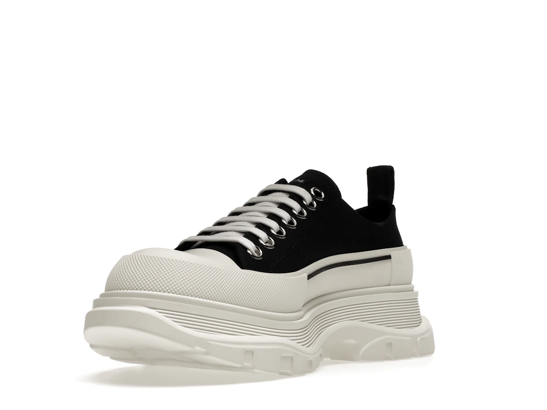 Vue 14 de Alexander McQueen Tread Slick Low Lace Up Black White FW21