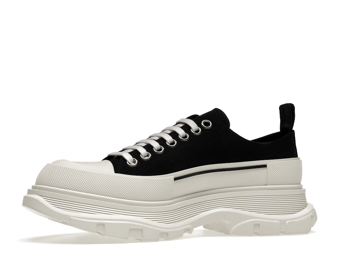 Vue 17 de Alexander McQueen Tread Slick Low Lace Up Black White FW21