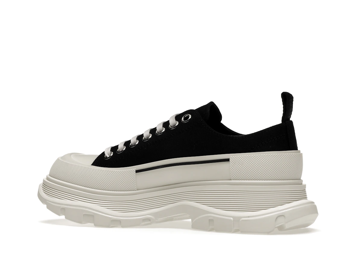 Vue 22 de Alexander McQueen Tread Slick Low Lace Up Black White FW21