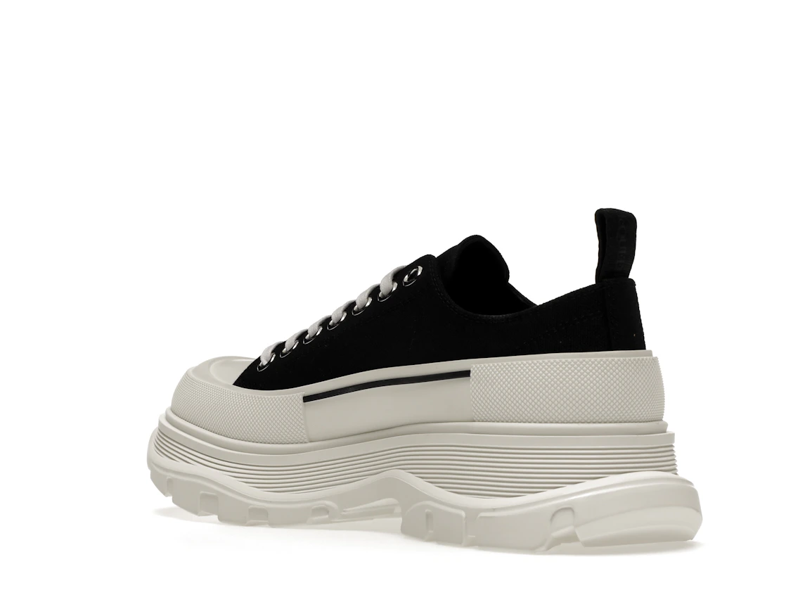 Vue 24 de Alexander McQueen Tread Slick Low Lace Up Black White FW21