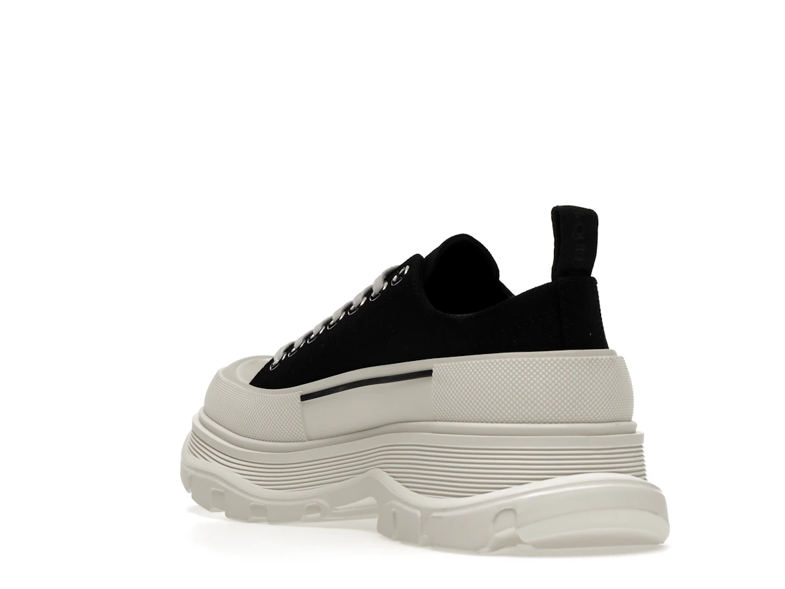 Vue 25 de Alexander McQueen Tread Slick Low Lace Up Black White FW21