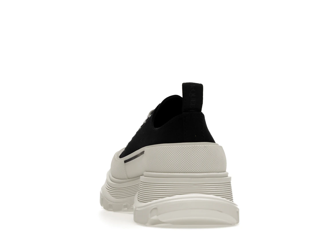 Vue 27 de Alexander McQueen Tread Slick Low Lace Up Black White FW21