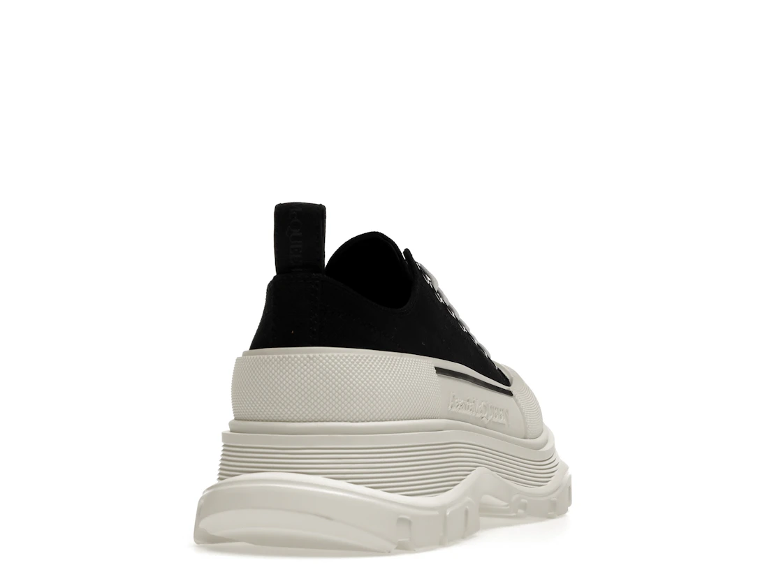 Vue 30 de Alexander McQueen Tread Slick Low Lace Up Black White FW21