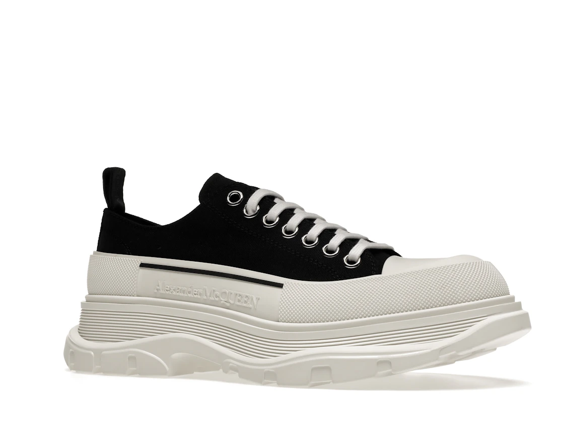 Vue 4 de Alexander McQueen Tread Slick Low Lace Up Black White FW21