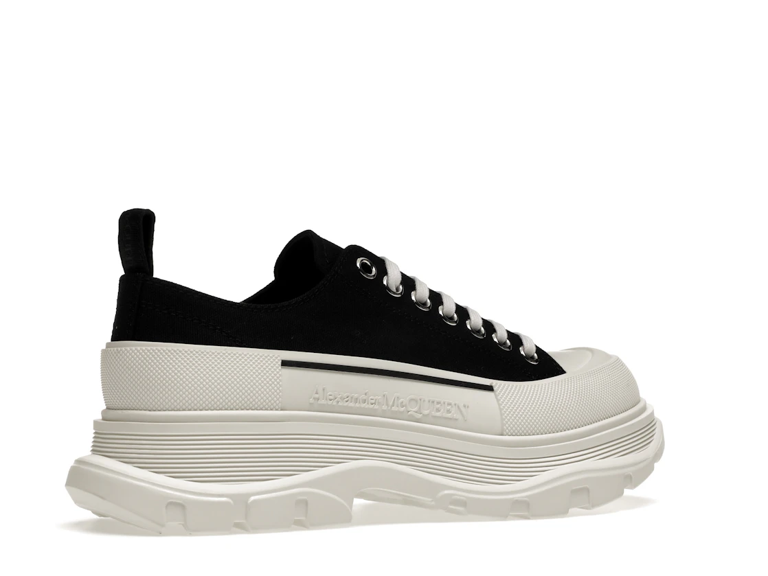 Vue 34 de Alexander McQueen Tread Slick Low Lace Up Black White FW21