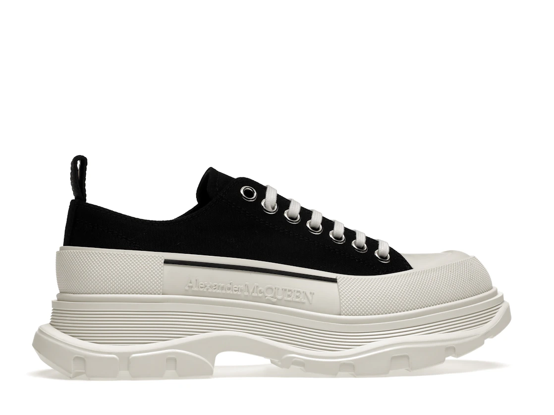Vue 36 de Alexander McQueen Tread Slick Low Lace Up Black White FW21