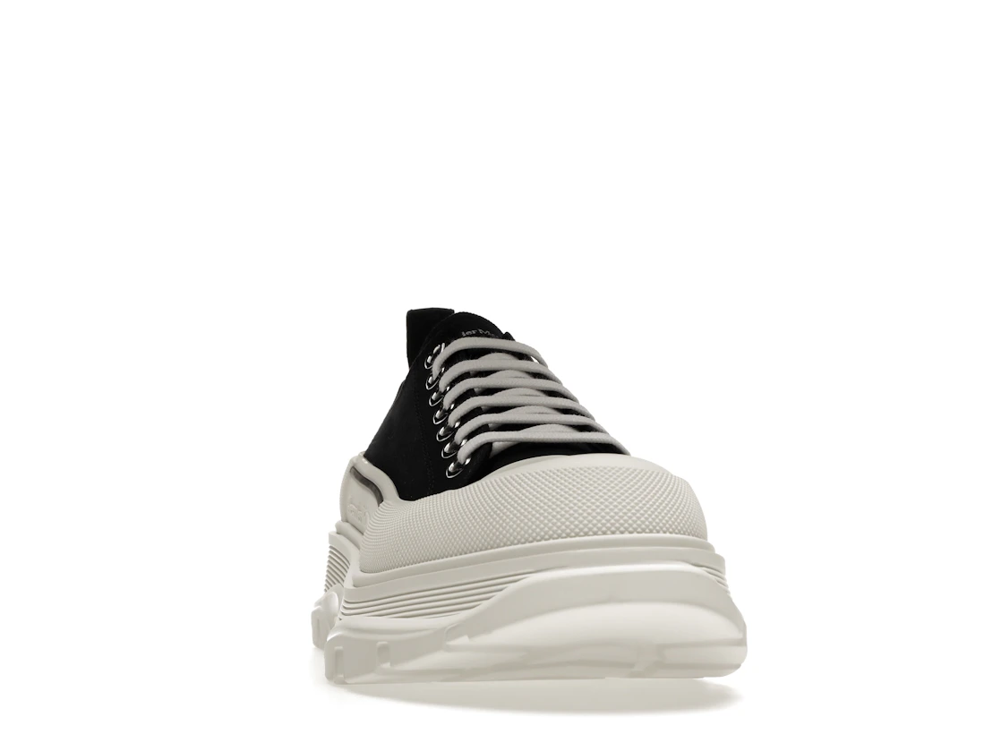 Vue 9 de Alexander McQueen Tread Slick Low Lace Up Black White FW21