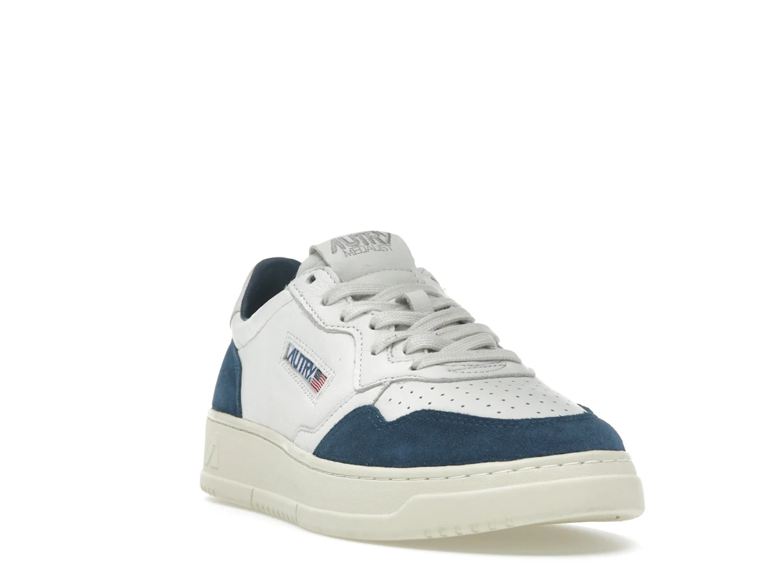 Vue 7 de Autry Medalist Leather Low White Capri