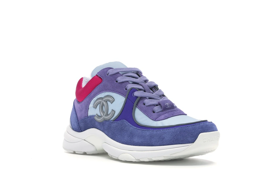 Vue 6 de Chanel Low Top Trainer CC Ivory Blue 