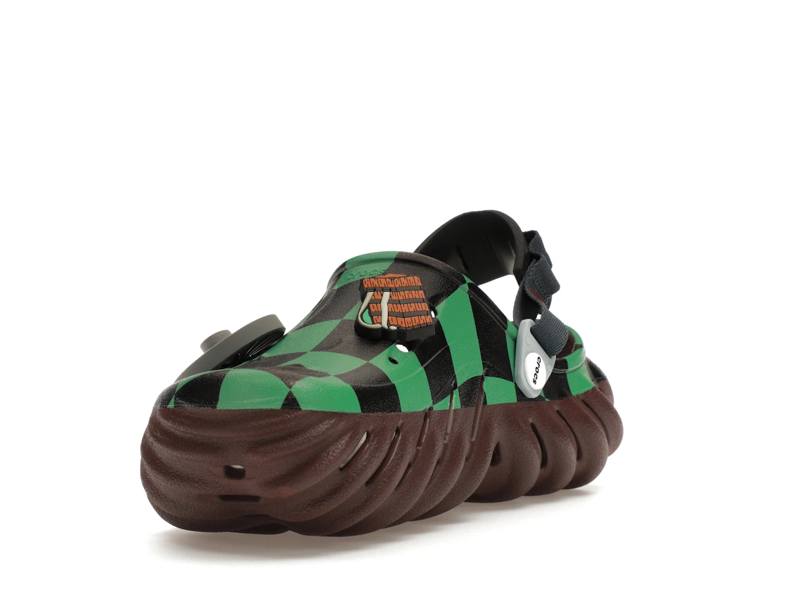Vue 13 de Crocs Echo Clog Demon Slayer Tanjiro