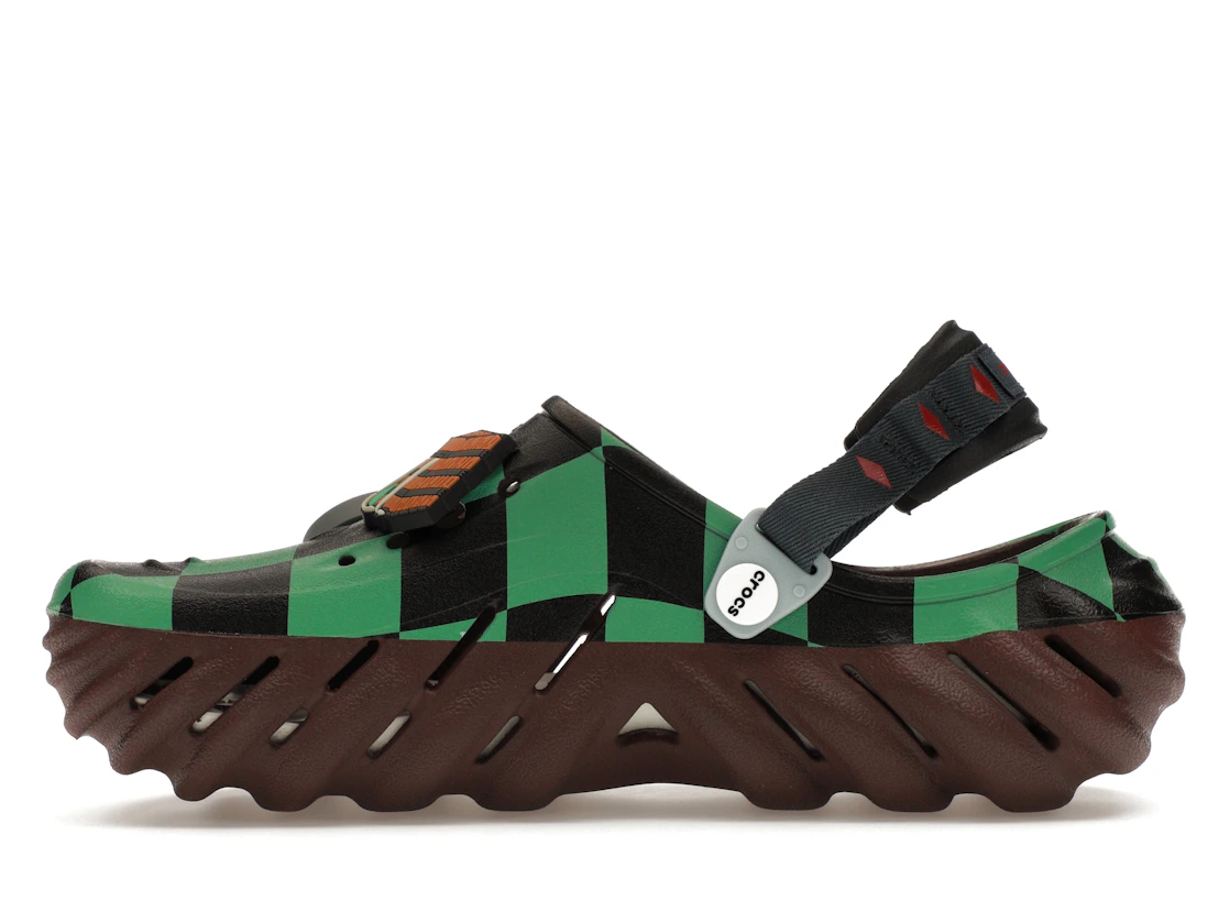 Vue 19 de Crocs Echo Clog Demon Slayer Tanjiro