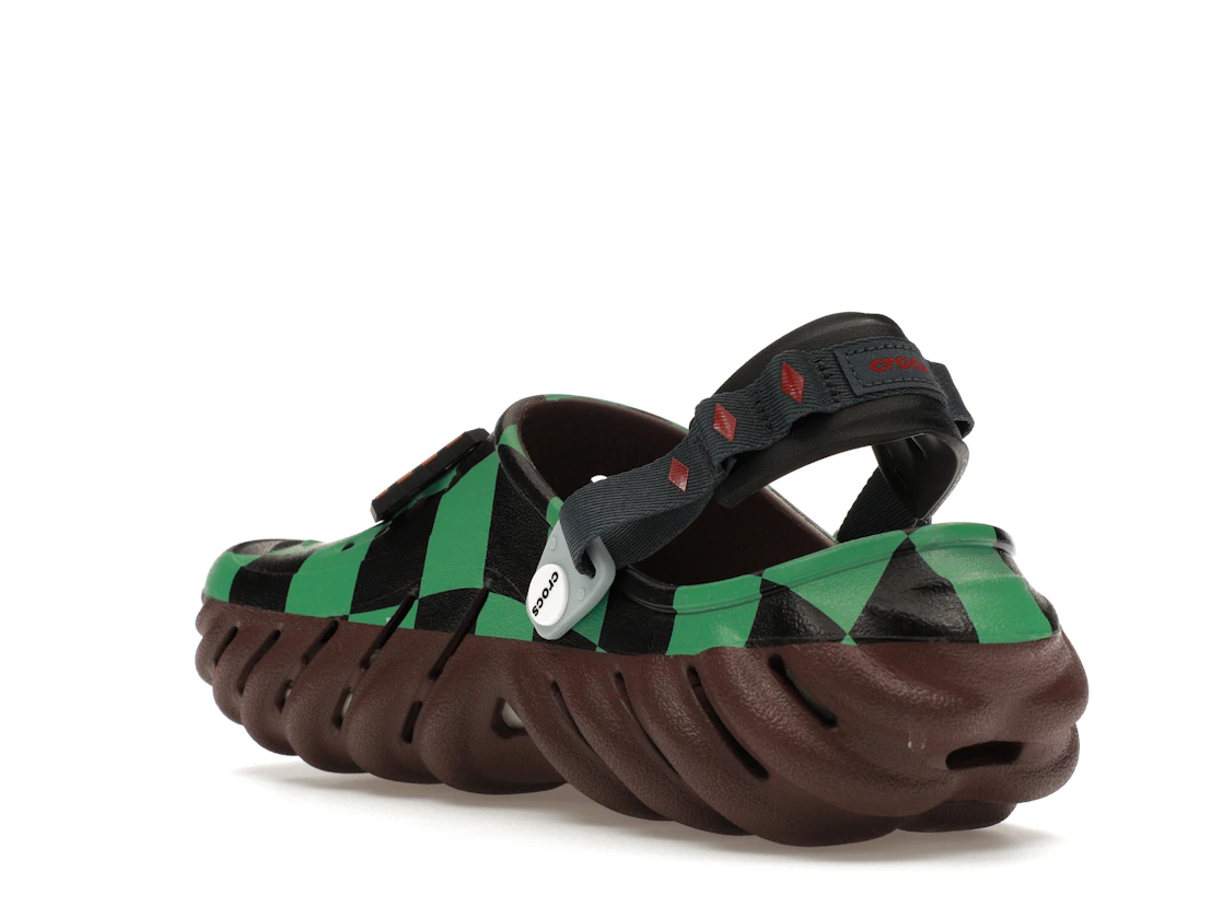 Vue 24 de Crocs Echo Clog Demon Slayer Tanjiro