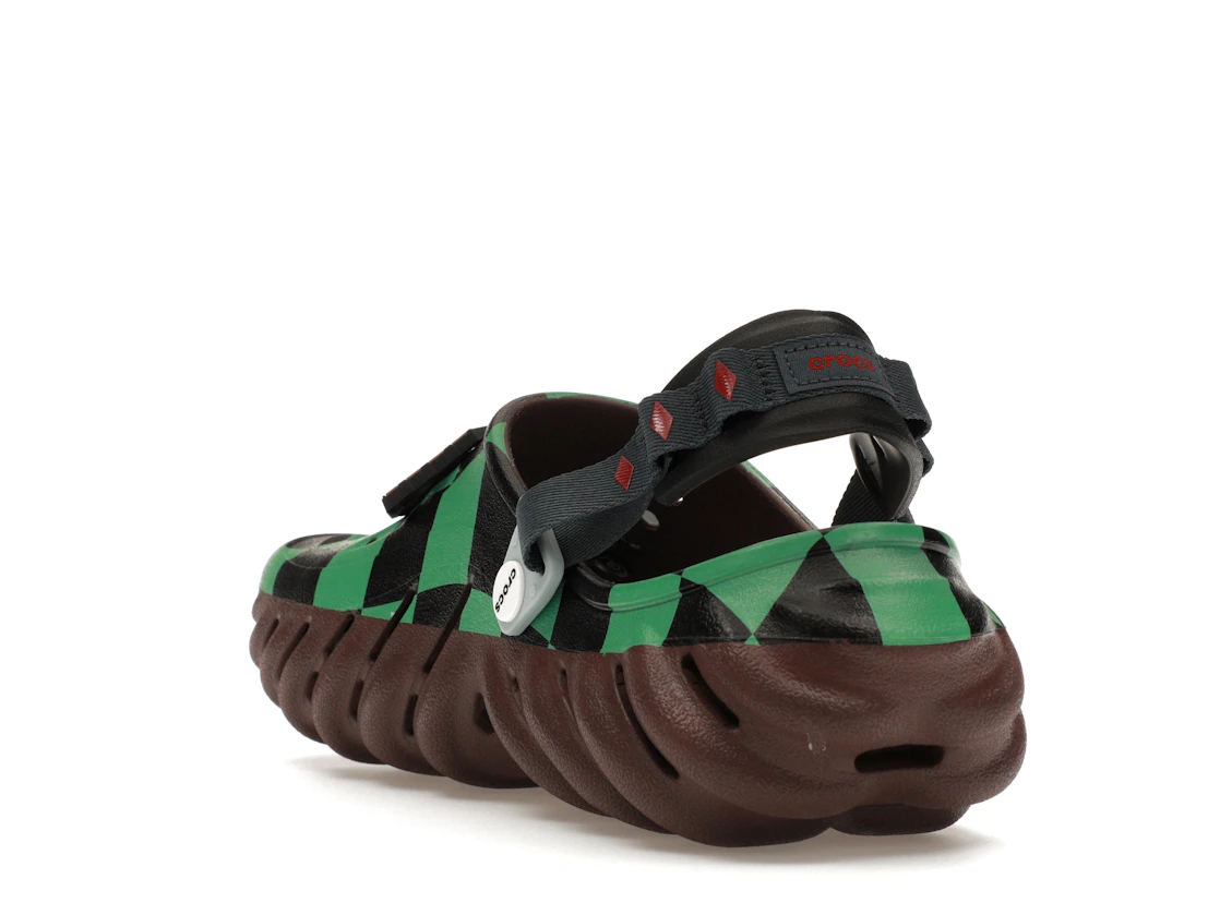 Vue 25 de Crocs Echo Clog Demon Slayer Tanjiro