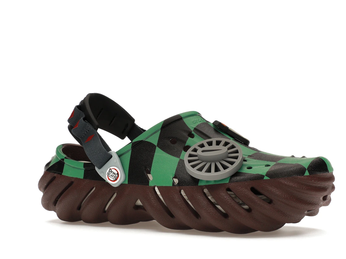 Vue 4 de Crocs Echo Clog Demon Slayer Tanjiro
