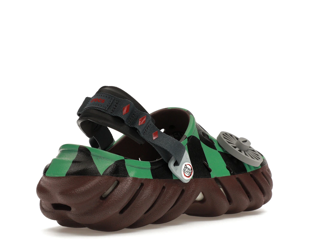 Vue 32 de Crocs Echo Clog Demon Slayer Tanjiro
