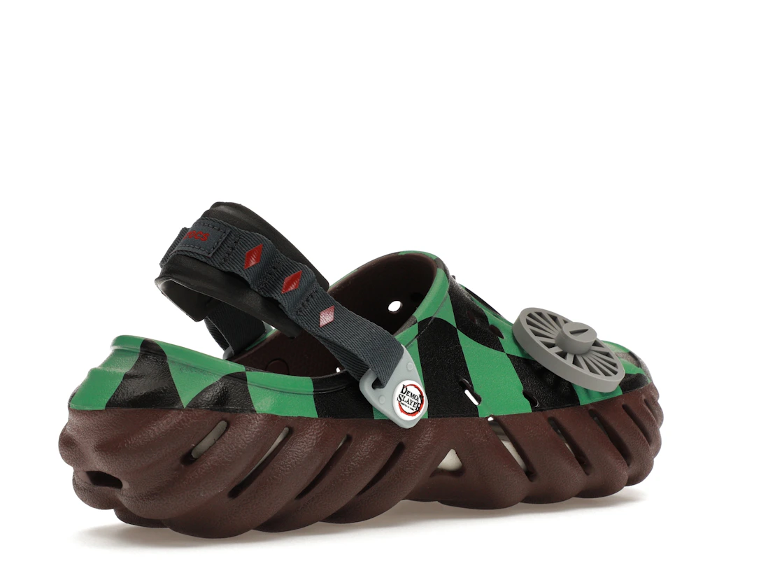 Vue 33 de Crocs Echo Clog Demon Slayer Tanjiro