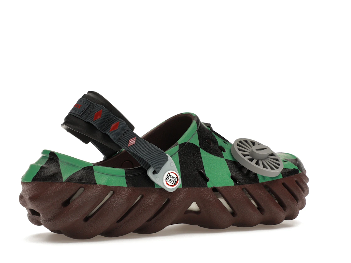 Vue 34 de Crocs Echo Clog Demon Slayer Tanjiro