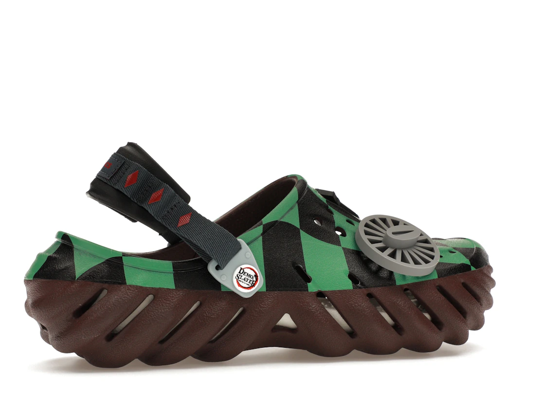 Vue 35 de Crocs Echo Clog Demon Slayer Tanjiro