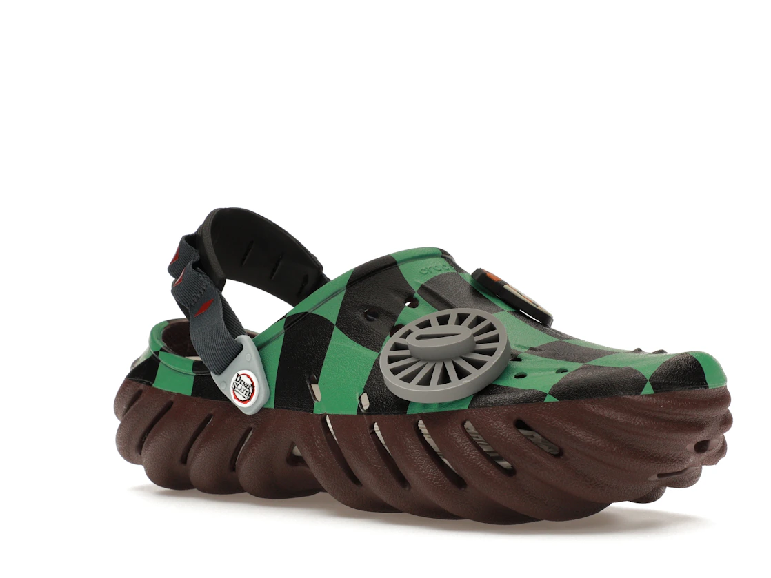 Vue 5 de Crocs Echo Clog Demon Slayer Tanjiro