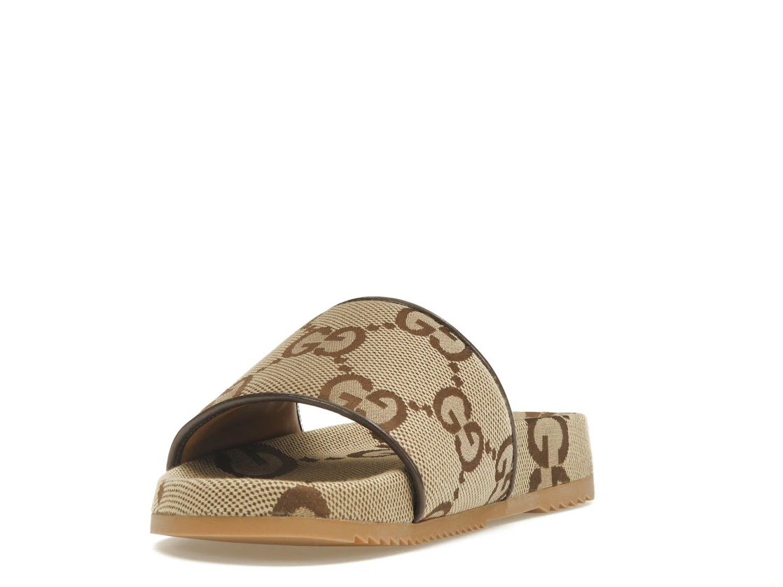 Vue 13 de Gucci maxi GG Canvas Slides Camel Ebony