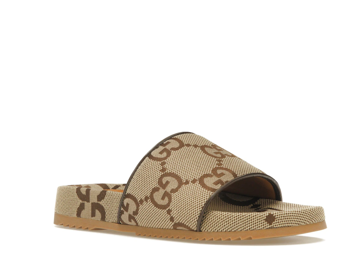 Vue 5 de Gucci maxi GG Canvas Slides Camel Ebony