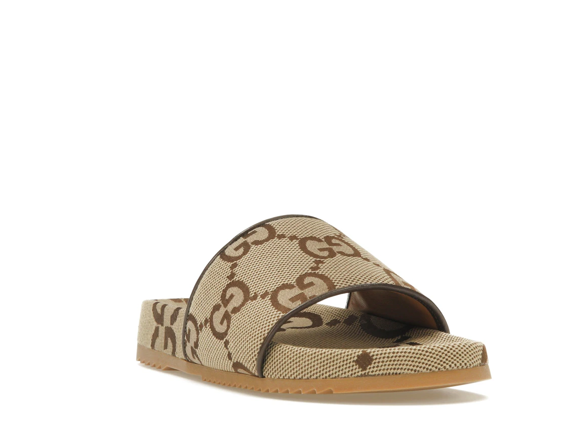 Vue 7 de Gucci maxi GG Canvas Slides Camel Ebony