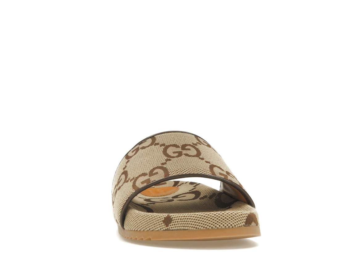 Vue 9 de Gucci maxi GG Canvas Slides Camel Ebony