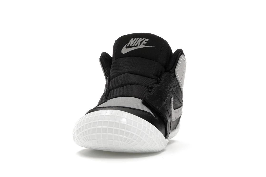 Vue 12 de Jordan 1 Crib Bootie Black Medium Grey (I)
