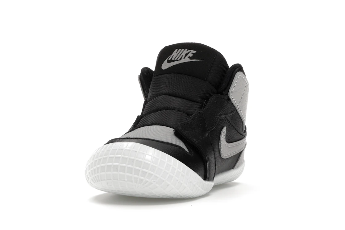 Vue 13 de Jordan 1 Crib Bootie Black Medium Grey (I)