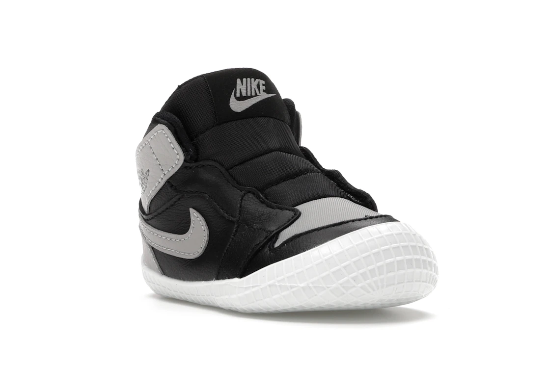 Vue 6 de Jordan 1 Crib Bootie Black Medium Grey (I)
