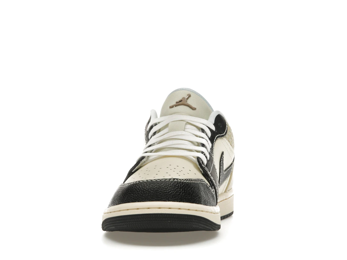 Vue 11 de Jordan 1 Low SE Coconut Milk Black Muslin