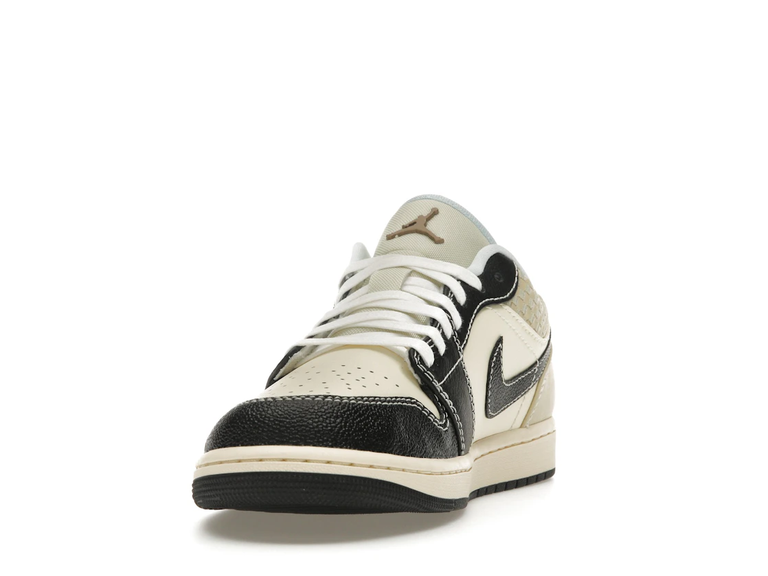 Vue 12 de Jordan 1 Low SE Coconut Milk Black Muslin