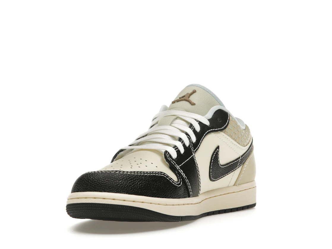 Vue 13 de Jordan 1 Low SE Coconut Milk Black Muslin
