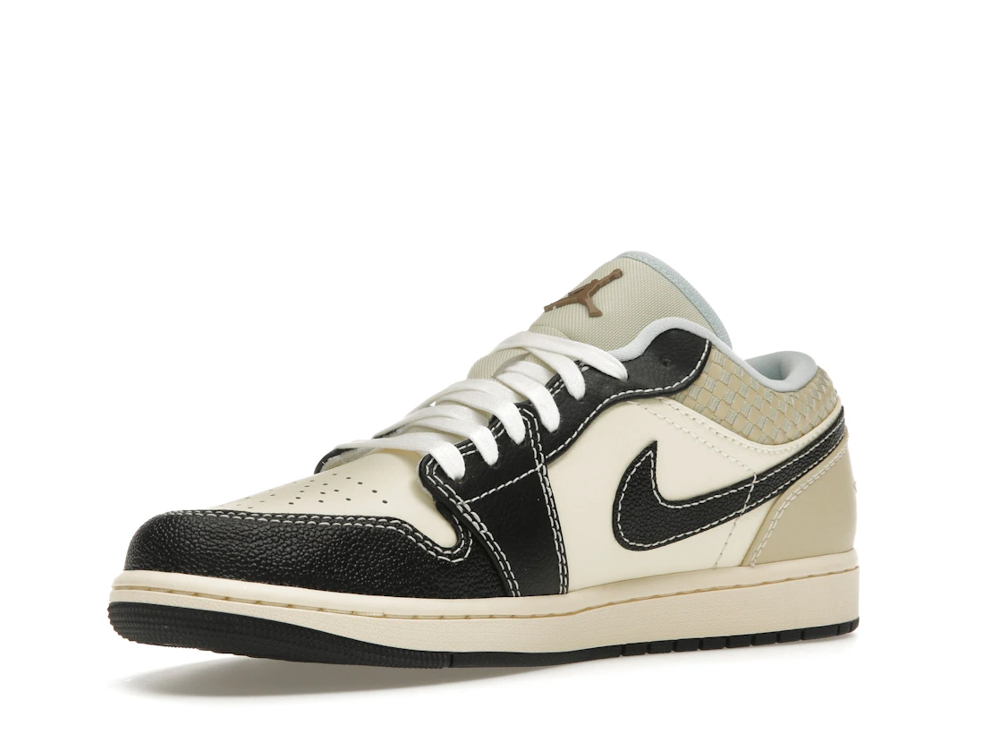 Vue 15 de Jordan 1 Low SE Coconut Milk Black Muslin