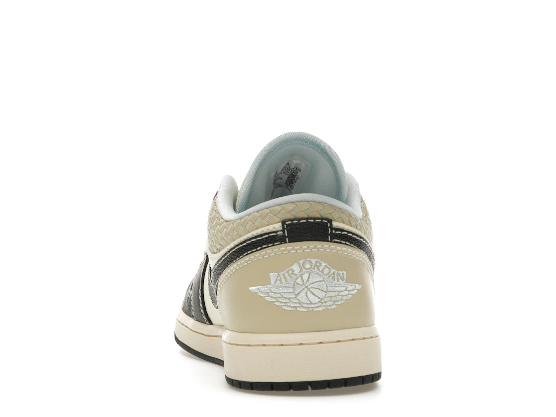 Vue 27 de Jordan 1 Low SE Coconut Milk Black Muslin