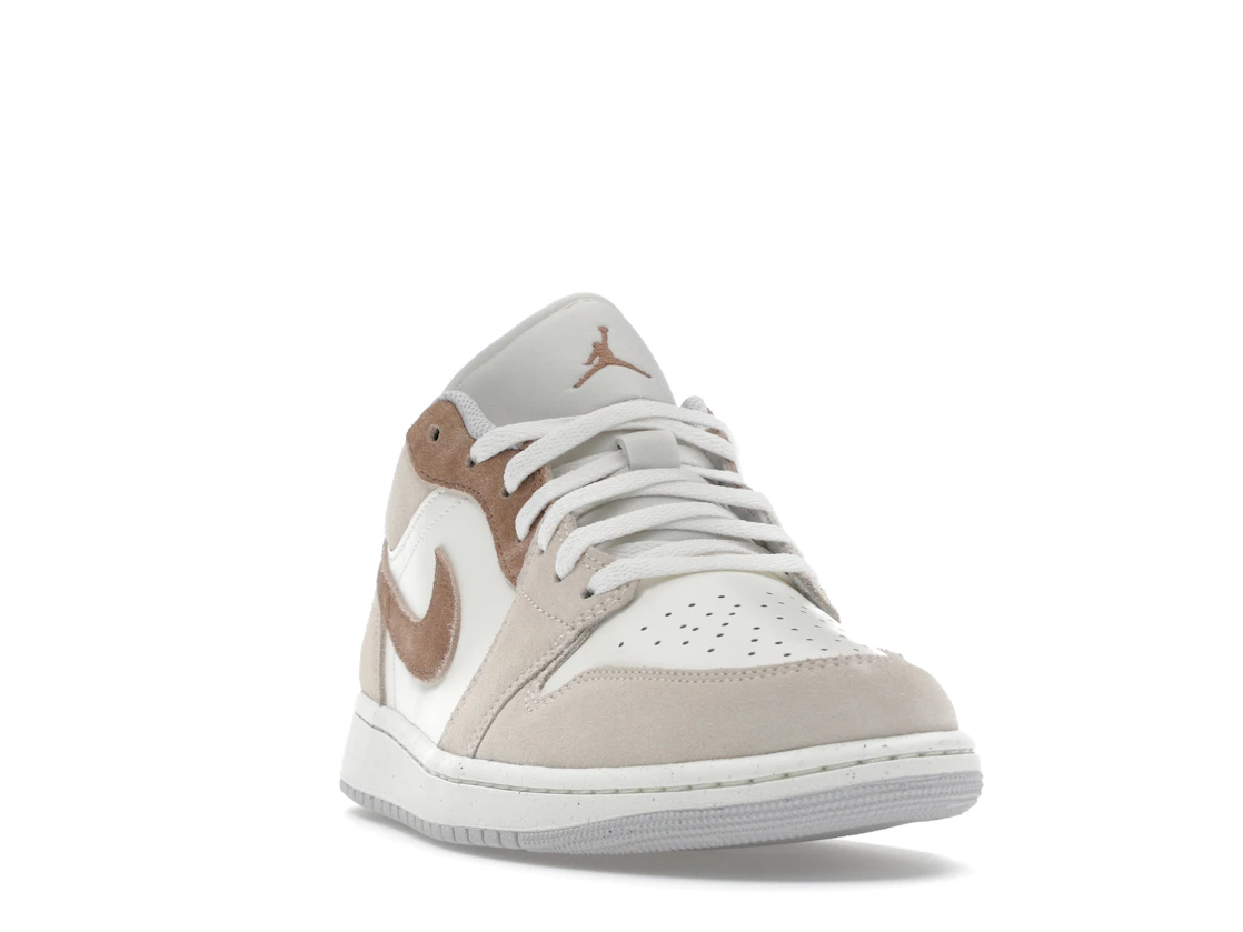 Vue 8 de Jordan 1 Low SE Legend Light Brown