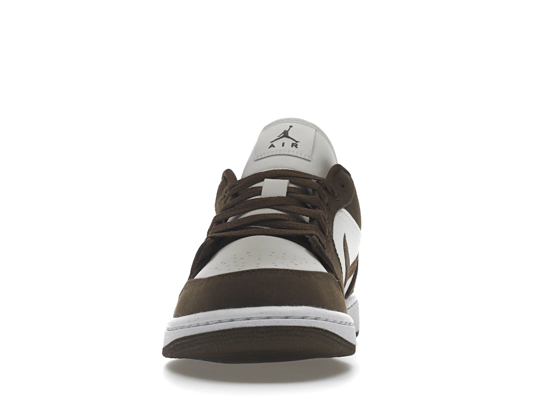 Vue 11 de Jordan 1 Low SE Light Olive 