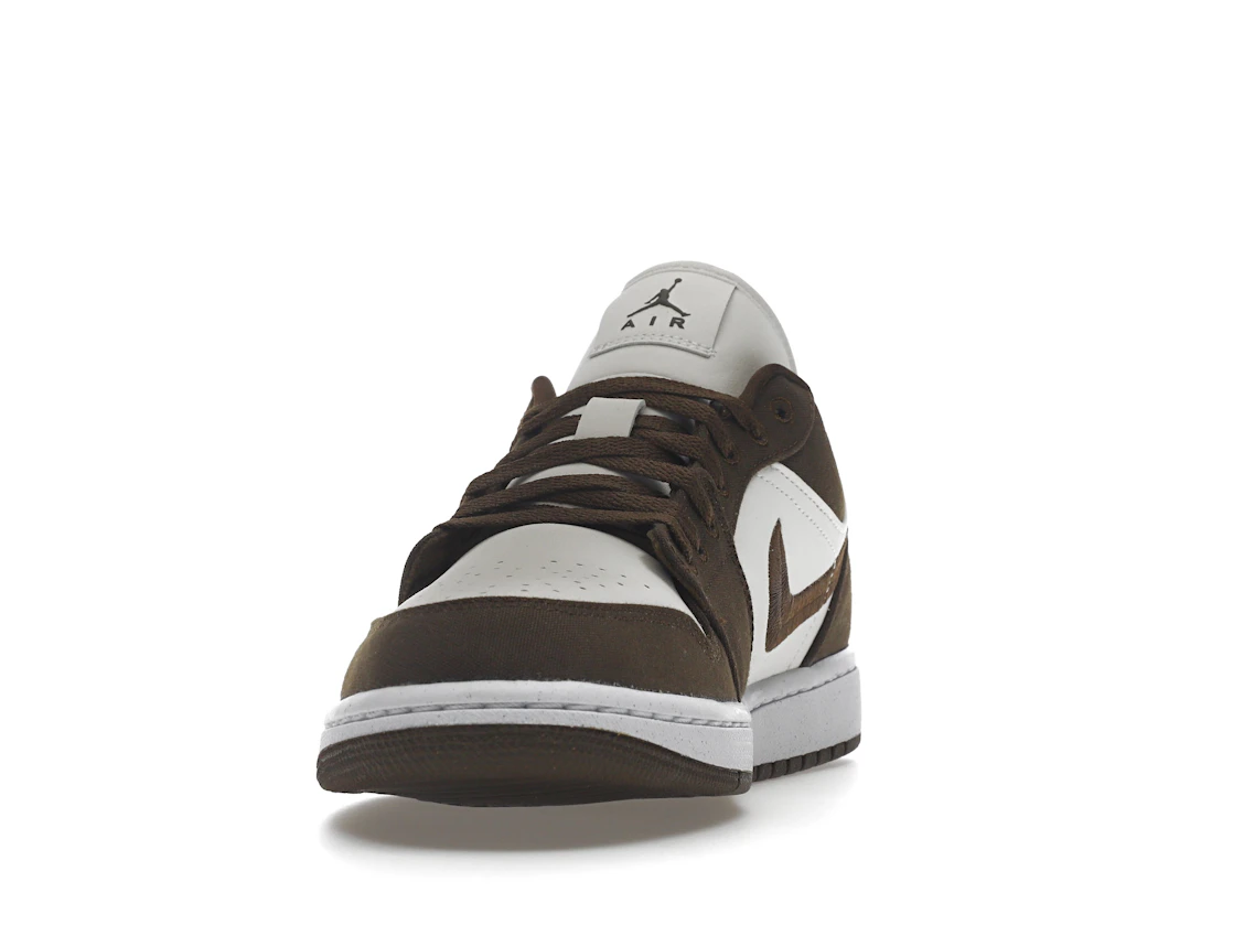 Vue 12 de Jordan 1 Low SE Light Olive 