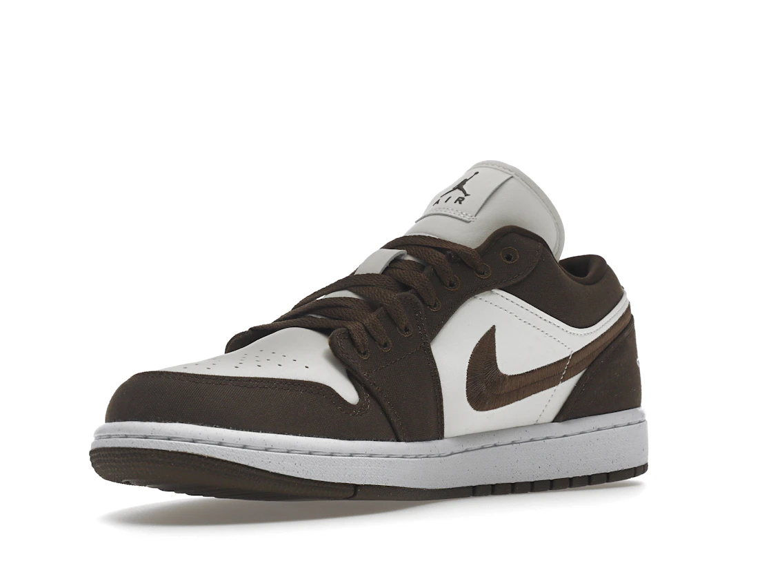 Vue 15 de Jordan 1 Low SE Light Olive 