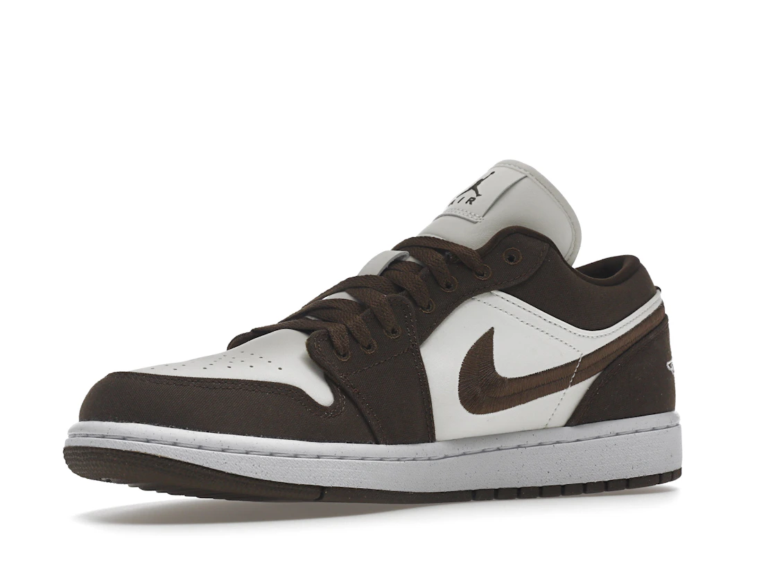 Vue 16 de Jordan 1 Low SE Light Olive 