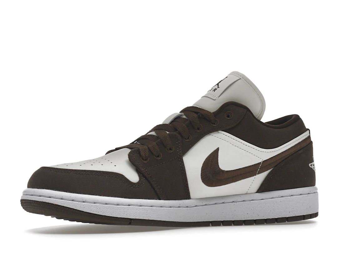 Vue 17 de Jordan 1 Low SE Light Olive 