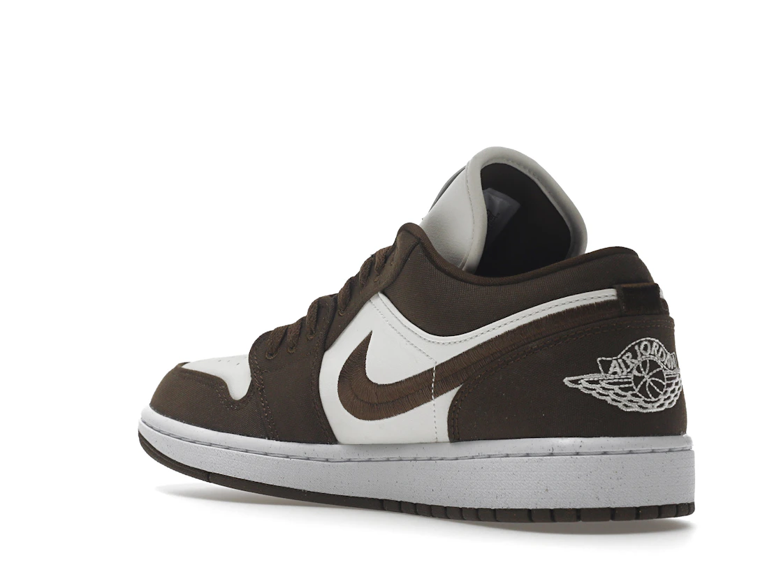 Vue 24 de Jordan 1 Low SE Light Olive 