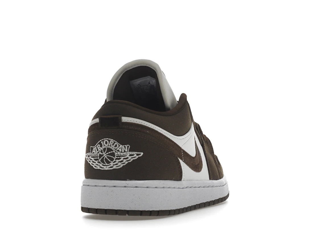 Vue 30 de Jordan 1 Low SE Light Olive 
