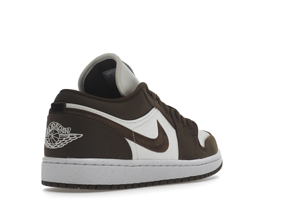 Vue 32 de Jordan 1 Low SE Light Olive 