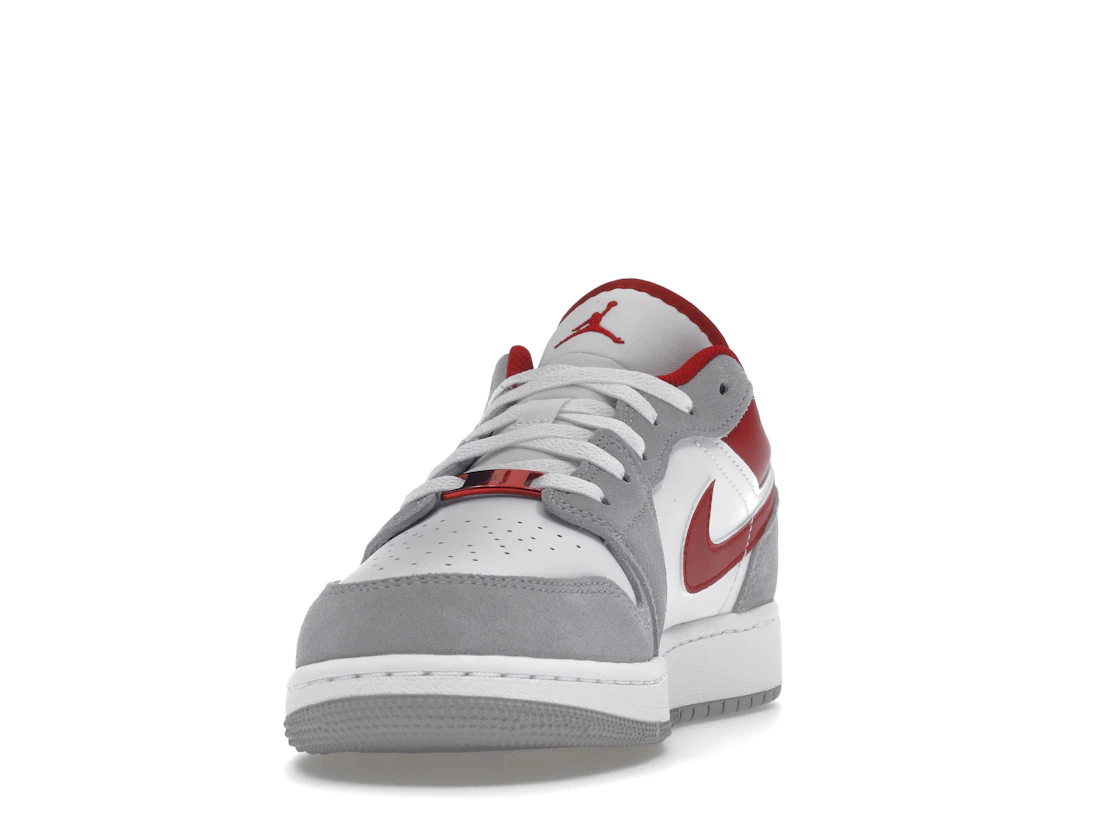 Vue 12 de Jordan 1 Low SE Smoke Grey Gym Red (GS)