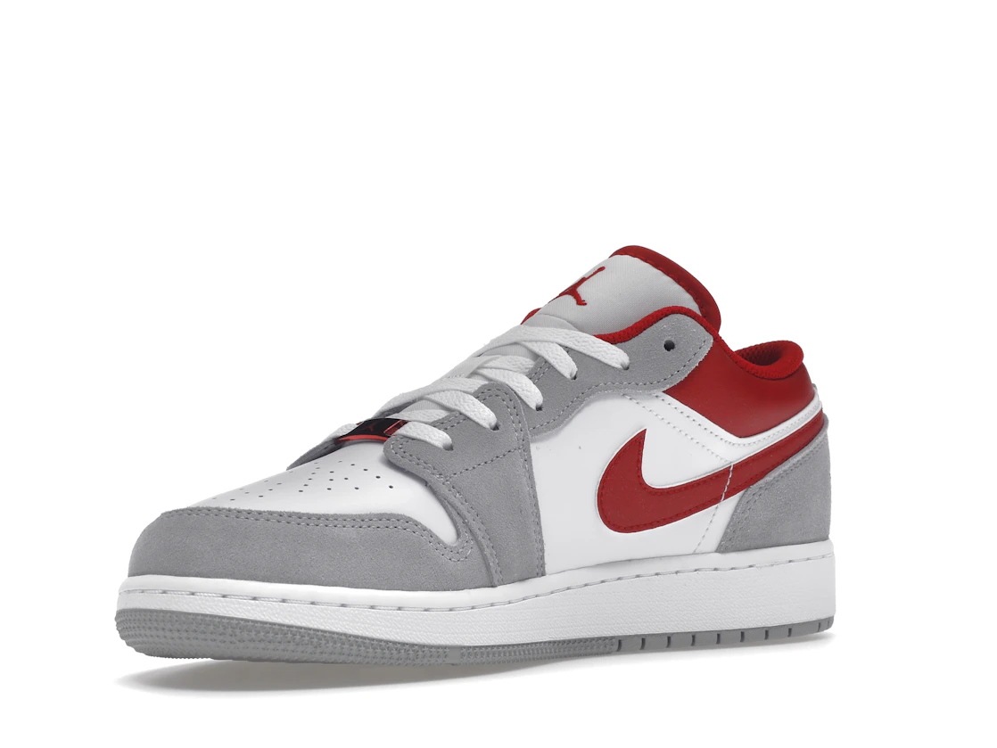 Vue 15 de Jordan 1 Low SE Smoke Grey Gym Red (GS)